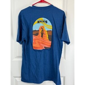Wild Tribute Arches National Park Graphic T Shirt Blue Men's Large Utah Souvenir